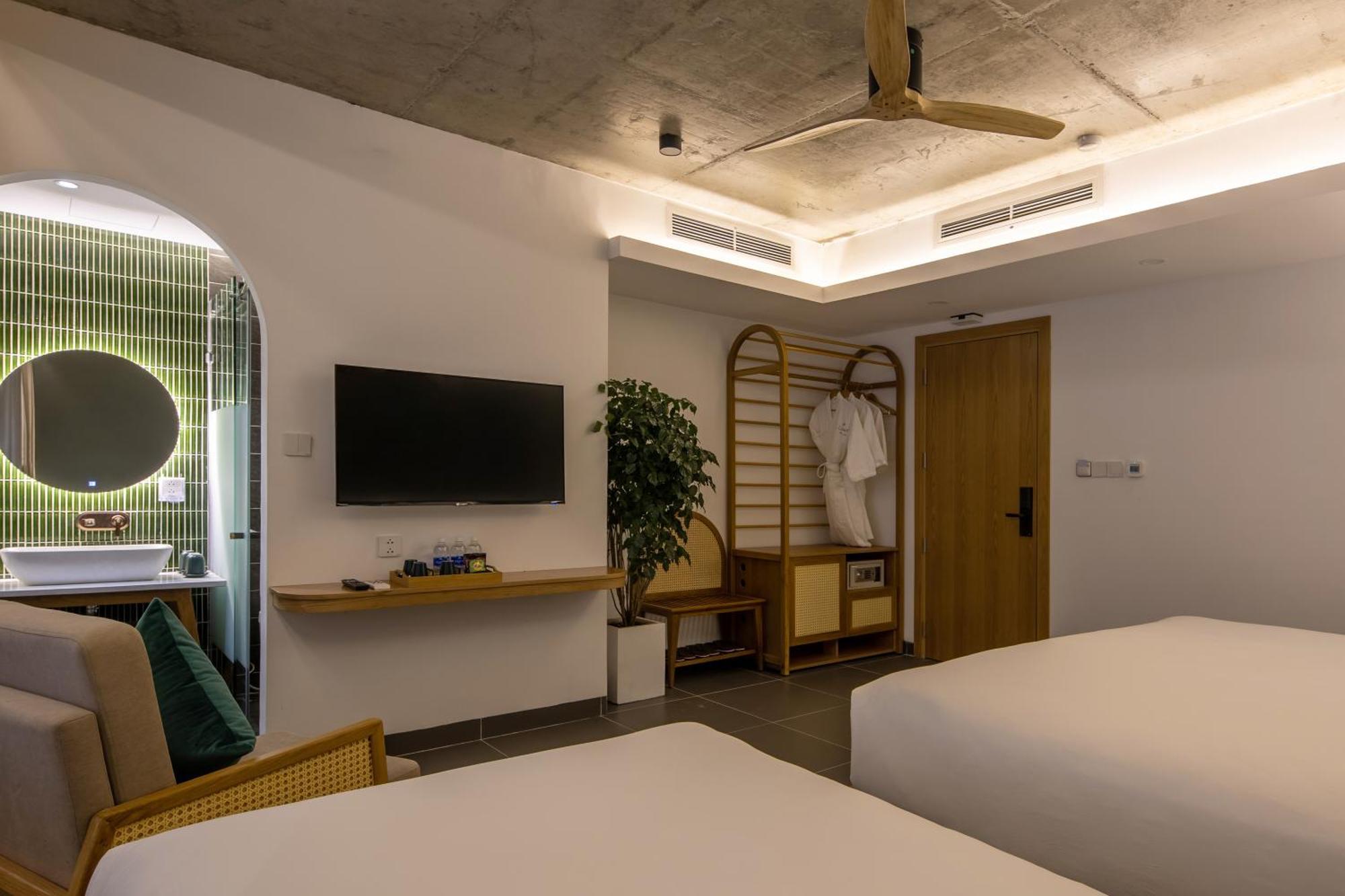 Leaf Beachfront Hotel Da Nang Exterior photo